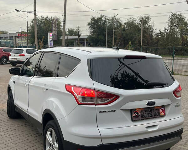 Белый Форд Эскейп, объемом двигателя 1.6 л и пробегом 163 тыс. км за 9800 $, фото 3 на Automoto.ua