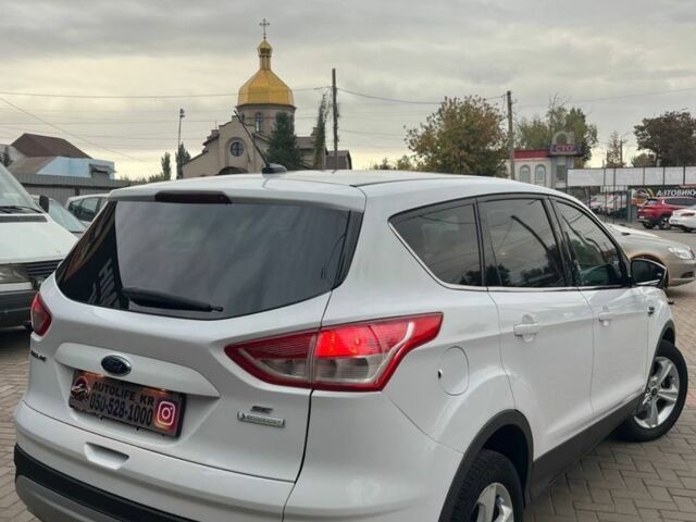 Белый Форд Эскейп, объемом двигателя 1.6 л и пробегом 163 тыс. км за 9800 $, фото 5 на Automoto.ua