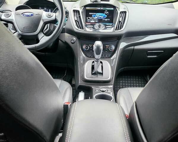 Белый Форд Эскейп, объемом двигателя 1.6 л и пробегом 153 тыс. км за 13000 $, фото 3 на Automoto.ua