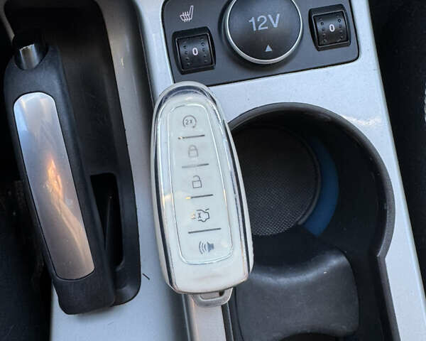 Білий Форд Ескейп, об'ємом двигуна 2 л та пробігом 173 тис. км за 12999 $, фото 42 на Automoto.ua