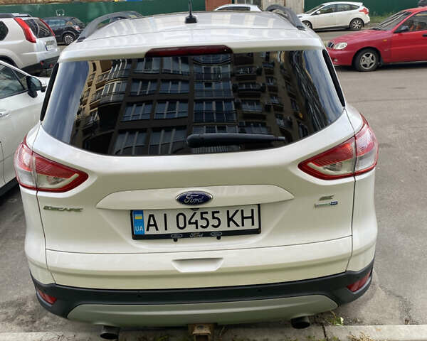 Белый Форд Эскейп, объемом двигателя 2 л и пробегом 97 тыс. км за 12900 $, фото 1 на Automoto.ua