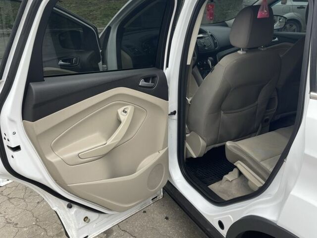 Белый Форд Эскейп, объемом двигателя 1.6 л и пробегом 236 тыс. км за 8200 $, фото 8 на Automoto.ua