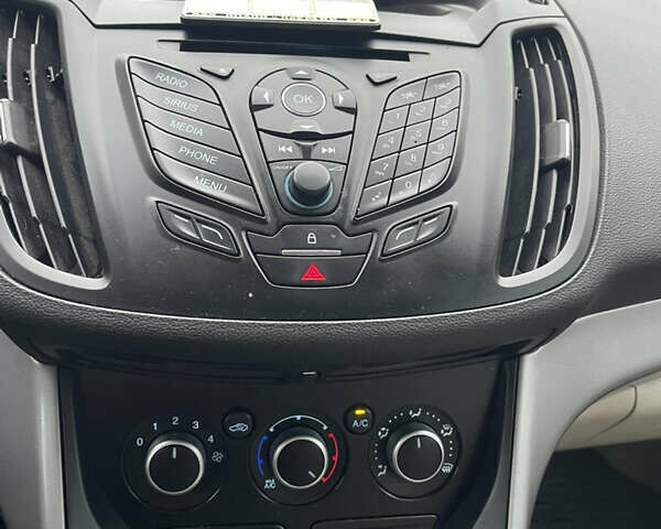 Белый Форд Эскейп, объемом двигателя 1.6 л и пробегом 236 тыс. км за 8200 $, фото 16 на Automoto.ua