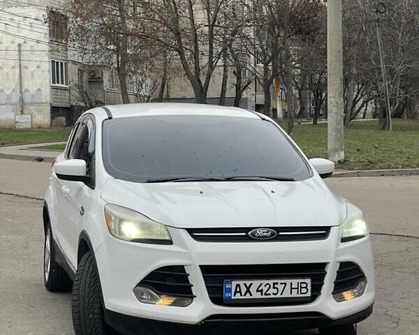Белый Форд Эскейп, объемом двигателя 1.6 л и пробегом 236 тыс. км за 8200 $, фото 1 на Automoto.ua
