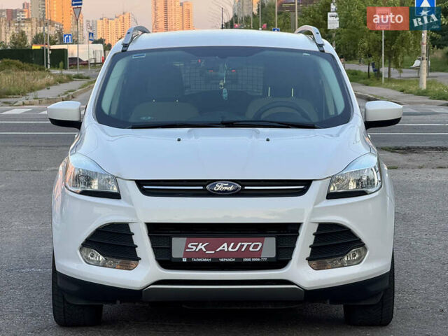 Белый Форд Эскейп, объемом двигателя 1.6 л и пробегом 212 тыс. км за 10700 $, фото 3 на Automoto.ua