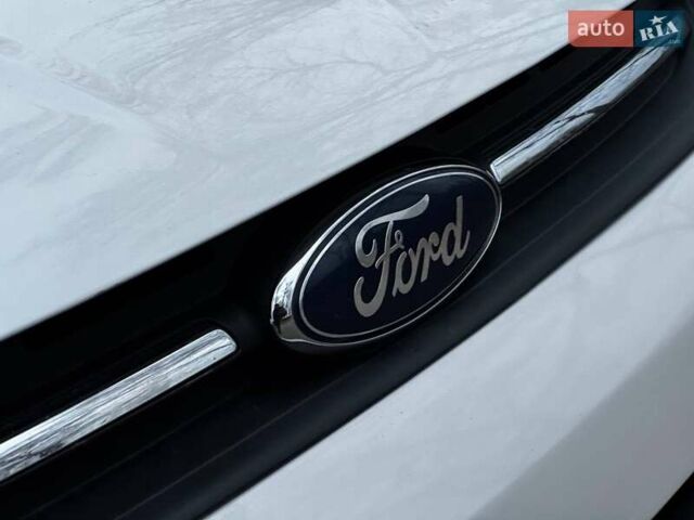 Белый Форд Эскейп, объемом двигателя 1.6 л и пробегом 138 тыс. км за 11450 $, фото 6 на Automoto.ua
