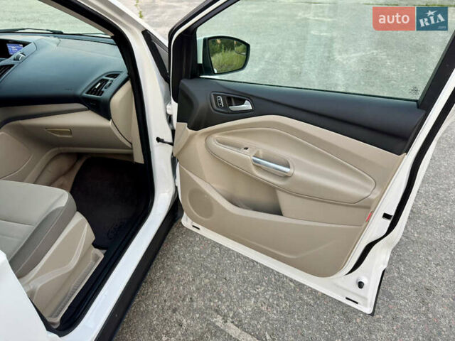 Белый Форд Эскейп, объемом двигателя 1.6 л и пробегом 212 тыс. км за 10700 $, фото 34 на Automoto.ua