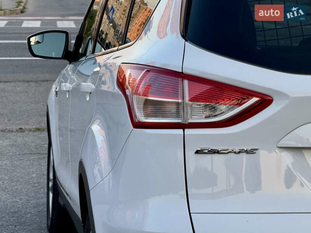 Белый Форд Эскейп, объемом двигателя 1.6 л и пробегом 212 тыс. км за 10700 $, фото 69 на Automoto.ua