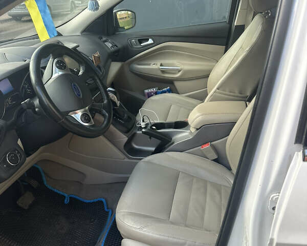 Білий Форд Ескейп, об'ємом двигуна 2 л та пробігом 233 тис. км за 8700 $, фото 2 на Automoto.ua