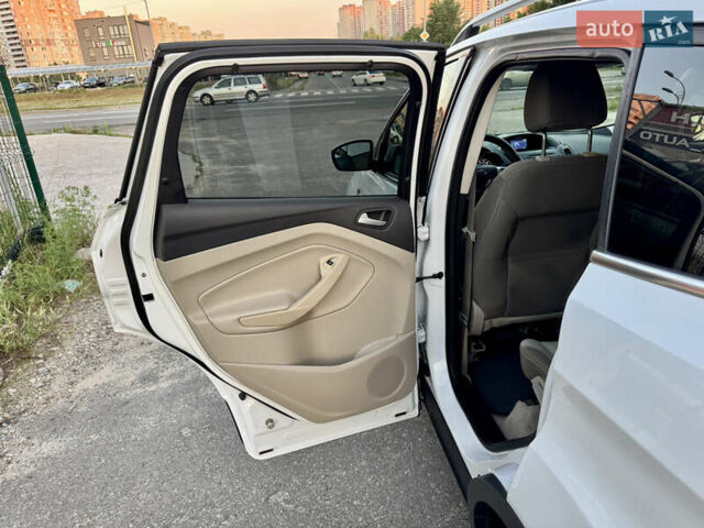 Белый Форд Эскейп, объемом двигателя 1.6 л и пробегом 212 тыс. км за 10700 $, фото 24 на Automoto.ua
