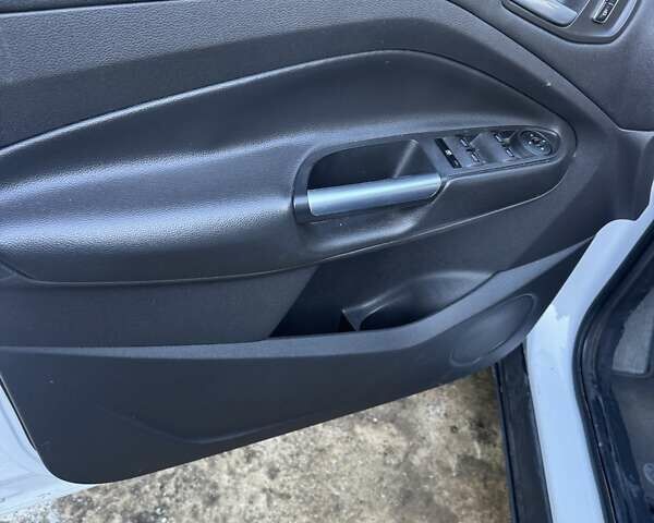 Білий Форд Ескейп, об'ємом двигуна 2 л та пробігом 270 тис. км за 10200 $, фото 15 на Automoto.ua