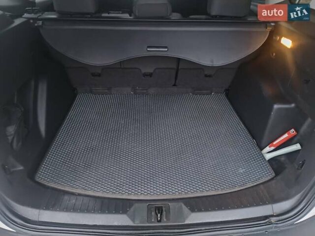 Белый Форд Эскейп, объемом двигателя 2 л и пробегом 173 тыс. км за 12500 $, фото 6 на Automoto.ua
