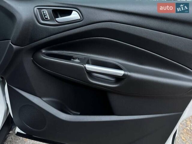 Белый Форд Эскейп, объемом двигателя 1.6 л и пробегом 138 тыс. км за 11450 $, фото 35 на Automoto.ua