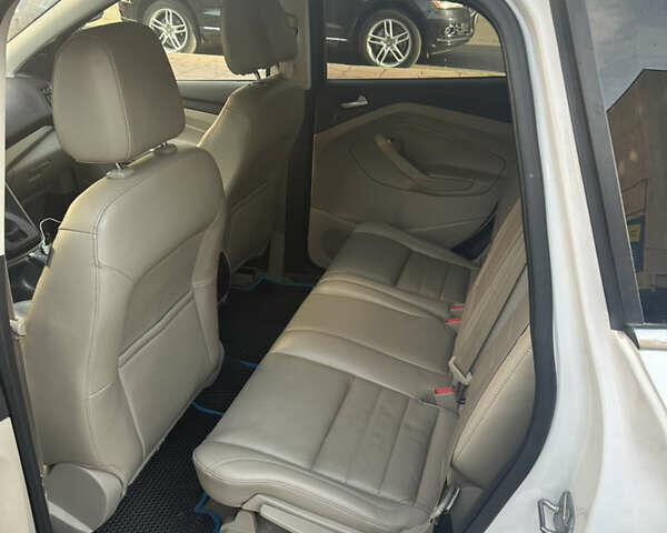 Белый Форд Эскейп, объемом двигателя 2 л и пробегом 232 тыс. км за 10500 $, фото 4 на Automoto.ua