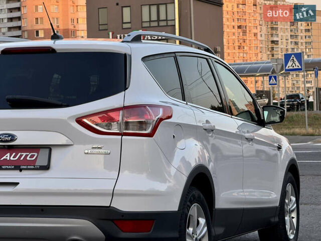 Белый Форд Эскейп, объемом двигателя 1.6 л и пробегом 212 тыс. км за 10700 $, фото 75 на Automoto.ua