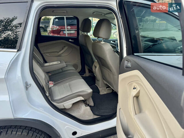 Белый Форд Эскейп, объемом двигателя 1.6 л и пробегом 212 тыс. км за 10700 $, фото 31 на Automoto.ua