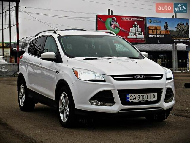 Белый Форд Эскейп, объемом двигателя 1.6 л и пробегом 212 тыс. км за 10500 $, фото 1 на Automoto.ua