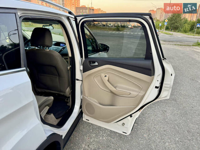 Белый Форд Эскейп, объемом двигателя 1.6 л и пробегом 212 тыс. км за 10700 $, фото 29 на Automoto.ua