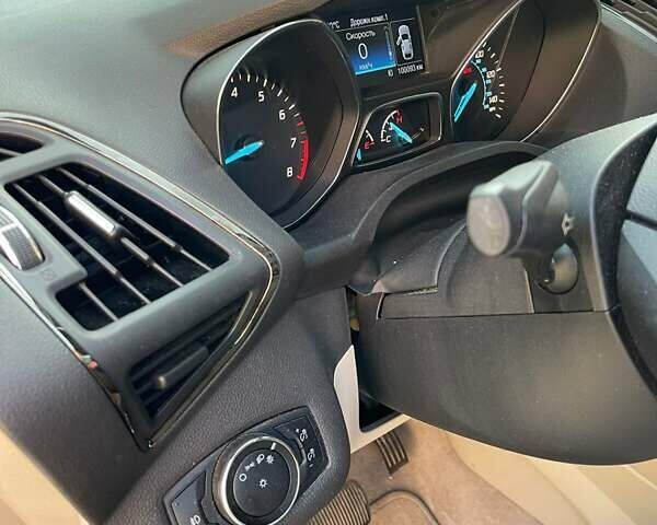 Белый Форд Эскейп, объемом двигателя 1.6 л и пробегом 100 тыс. км за 12200 $, фото 6 на Automoto.ua