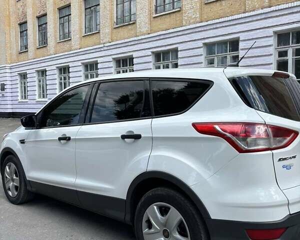 Белый Форд Эскейп, объемом двигателя 2.5 л и пробегом 172 тыс. км за 10400 $, фото 2 на Automoto.ua