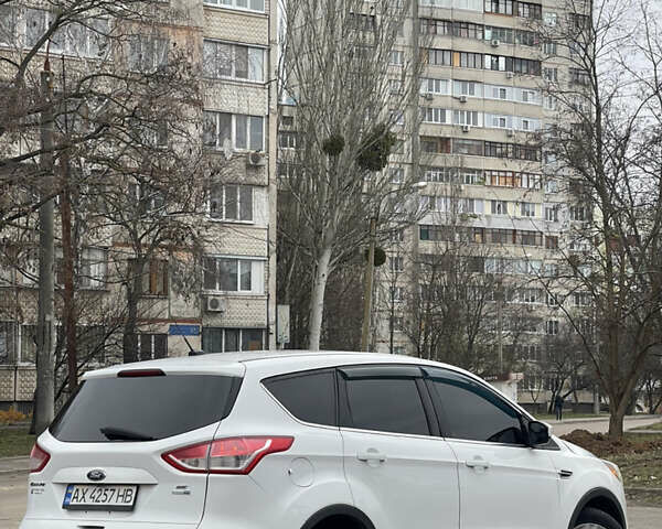 Белый Форд Эскейп, объемом двигателя 1.6 л и пробегом 236 тыс. км за 8200 $, фото 3 на Automoto.ua