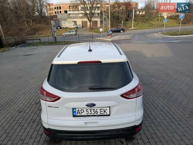 Белый Форд Эскейп, объемом двигателя 2.49 л и пробегом 208 тыс. км за 10800 $, фото 5 на Automoto.ua