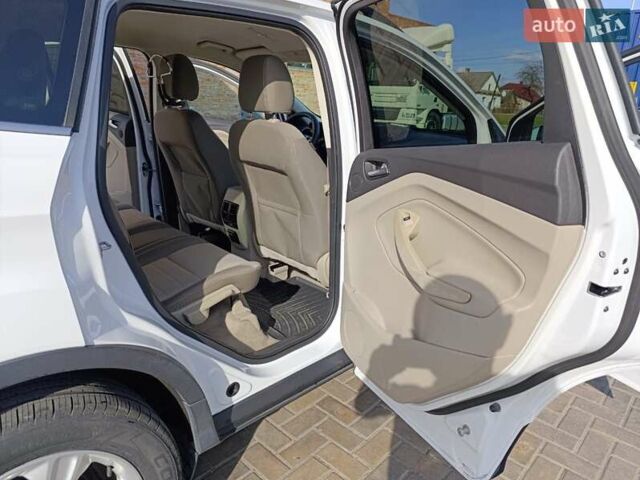 Білий Форд Ескейп, об'ємом двигуна 2 л та пробігом 245 тис. км за 11400 $, фото 3 на Automoto.ua