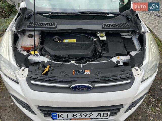 Белый Форд Эскейп, объемом двигателя 1.6 л и пробегом 178 тыс. км за 8999 $, фото 4 на Automoto.ua