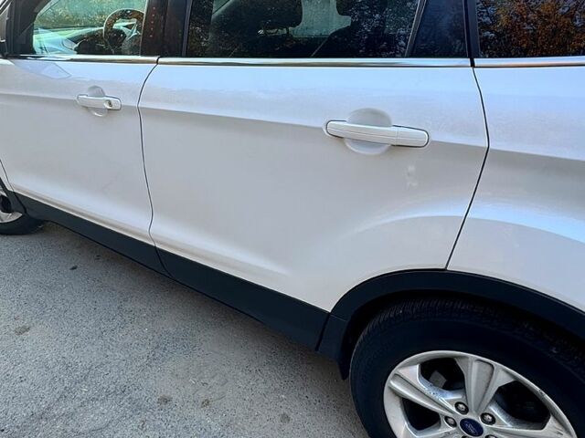 Белый Форд Эскейп, объемом двигателя 2.5 л и пробегом 141 тыс. км за 10200 $, фото 1 на Automoto.ua