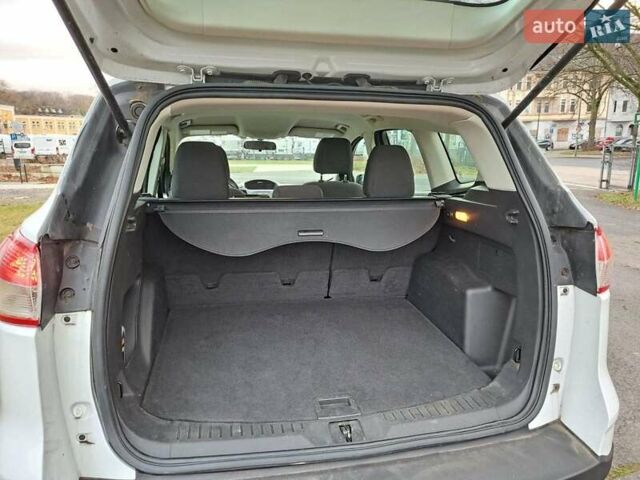 Белый Форд Эскейп, объемом двигателя 2.49 л и пробегом 140 тыс. км за 11000 $, фото 8 на Automoto.ua