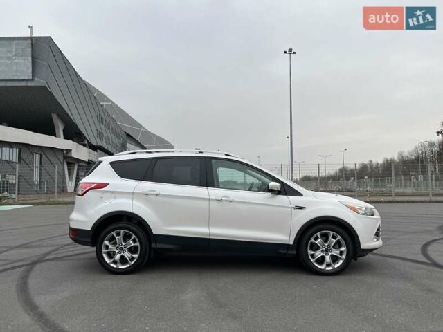 Белый Форд Эскейп, объемом двигателя 2 л и пробегом 182 тыс. км за 12400 $, фото 3 на Automoto.ua