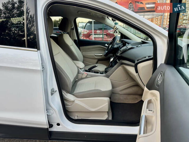 Белый Форд Эскейп, объемом двигателя 1.6 л и пробегом 212 тыс. км за 10700 $, фото 36 на Automoto.ua