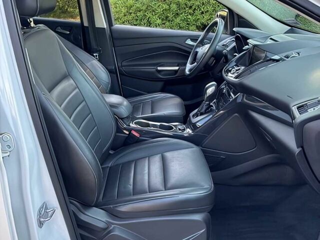 Белый Форд Эскейп, объемом двигателя 2 л и пробегом 87 тыс. км за 5400 $, фото 11 на Automoto.ua