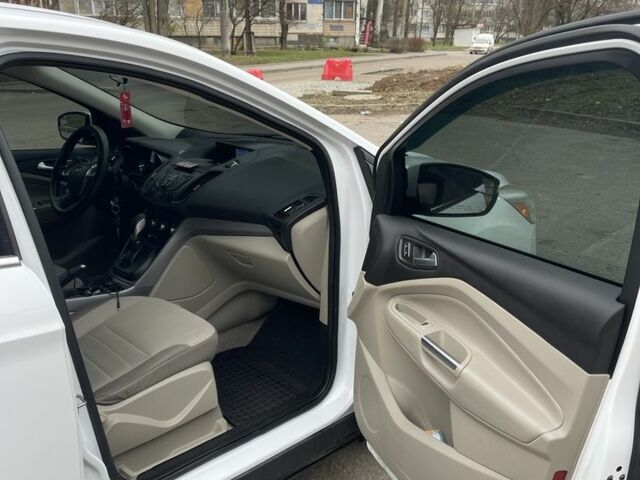 Белый Форд Эскейп, объемом двигателя 1.6 л и пробегом 236 тыс. км за 8200 $, фото 10 на Automoto.ua