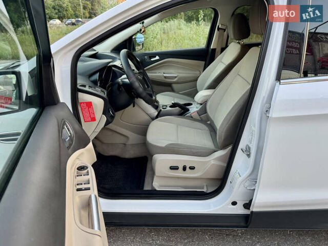 Белый Форд Эскейп, объемом двигателя 1.6 л и пробегом 212 тыс. км за 10700 $, фото 19 на Automoto.ua