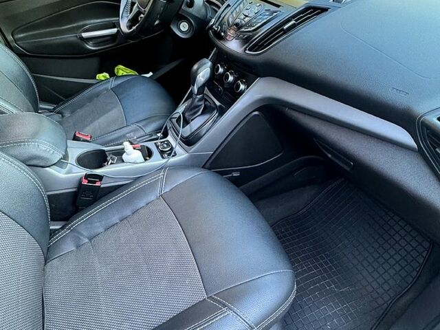 Белый Форд Эскейп, объемом двигателя 2.5 л и пробегом 141 тыс. км за 10200 $, фото 3 на Automoto.ua