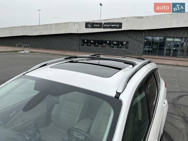 Белый Форд Эскейп, объемом двигателя 2 л и пробегом 182 тыс. км за 12400 $, фото 8 на Automoto.ua