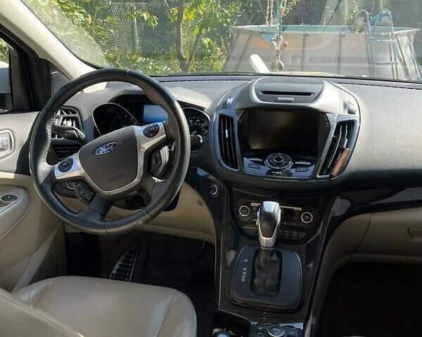 Белый Форд Эскейп, объемом двигателя 1.6 л и пробегом 100 тыс. км за 12200 $, фото 12 на Automoto.ua