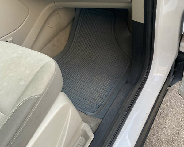 Белый Форд Эскейп, объемом двигателя 2 л и пробегом 97 тыс. км за 12900 $, фото 9 на Automoto.ua