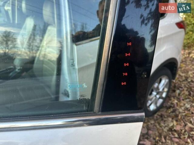 Белый Форд Эскейп, объемом двигателя 2.3 л и пробегом 170 тыс. км за 12999 $, фото 7 на Automoto.ua