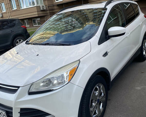 Белый Форд Эскейп, объемом двигателя 2 л и пробегом 97 тыс. км за 12900 $, фото 2 на Automoto.ua