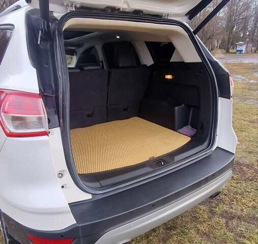 Белый Форд Эскейп, объемом двигателя 2 л и пробегом 136 тыс. км за 13200 $, фото 14 на Automoto.ua