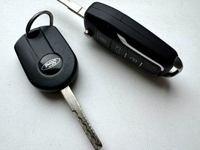 Белый Форд Эскейп, объемом двигателя 2.5 л и пробегом 141 тыс. км за 10200 $, фото 4 на Automoto.ua