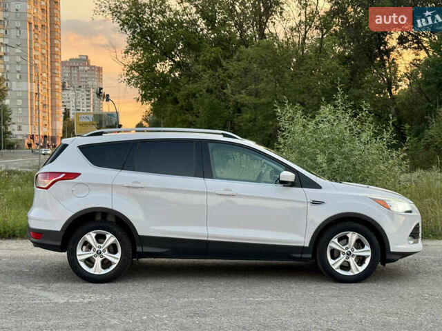 Белый Форд Эскейп, объемом двигателя 1.6 л и пробегом 212 тыс. км за 10700 $, фото 6 на Automoto.ua