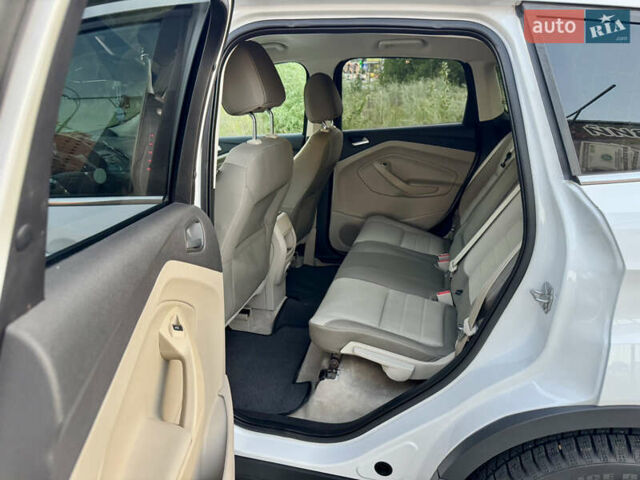 Белый Форд Эскейп, объемом двигателя 1.6 л и пробегом 212 тыс. км за 10700 $, фото 26 на Automoto.ua
