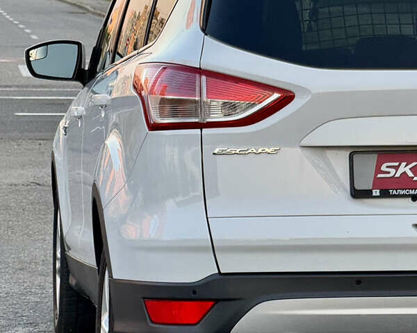 Белый Форд Эскейп, объемом двигателя 1.6 л и пробегом 212 тыс. км за 10700 $, фото 66 на Automoto.ua