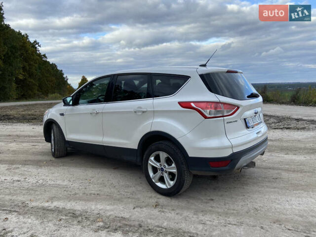 Белый Форд Эскейп, объемом двигателя 1.6 л и пробегом 178 тыс. км за 8999 $, фото 2 на Automoto.ua