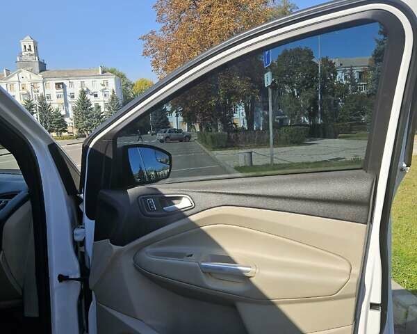 Белый Форд Эскейп, объемом двигателя 1.6 л и пробегом 118 тыс. км за 12500 $, фото 9 на Automoto.ua
