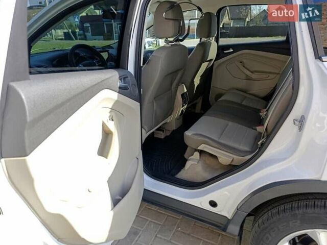 Білий Форд Ескейп, об'ємом двигуна 2 л та пробігом 245 тис. км за 11400 $, фото 4 на Automoto.ua