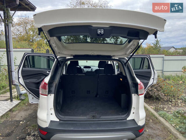 Белый Форд Эскейп, объемом двигателя 1.6 л и пробегом 178 тыс. км за 8999 $, фото 5 на Automoto.ua